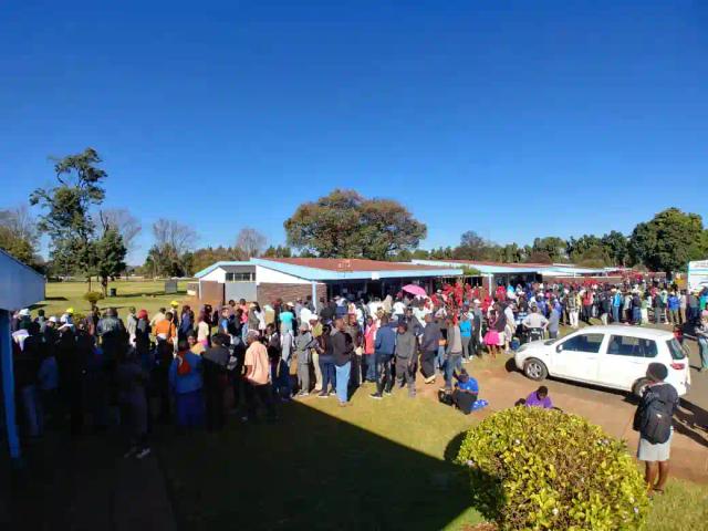 Pictures: Zimbabweans turn out in Huge numbers to vote #ElectionsZW