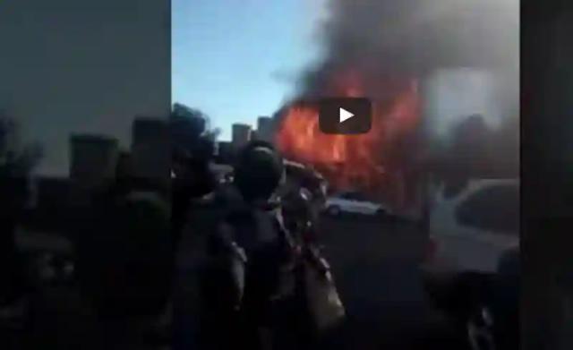 Video: Fire razes Bulawayo building and 5 cars parked nearby