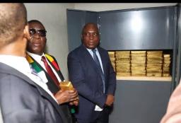 Zimbabwe Holds 2.5 Tonnes Of Gold, US$100 Million Cash Reserves, Says RBZ Chief